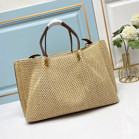 Woven straw tote bag
